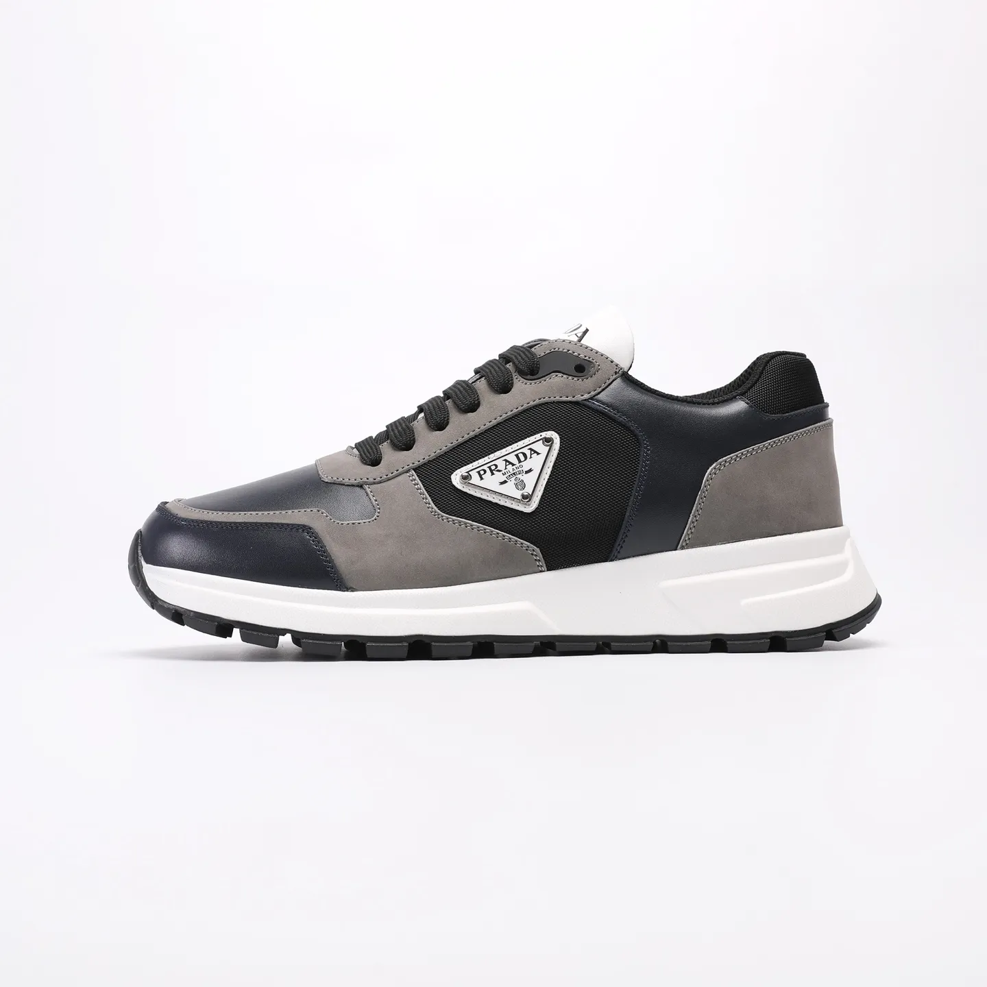 Batch 580 [PRADA] Men's shoes are popular in the counter, official website synchronization, high-quality shipments. Fabric: original cowhide with snakeskin. Lining: cowhide feet + cowhide lining. Outsole: original TPU + foam. Size: 38-46